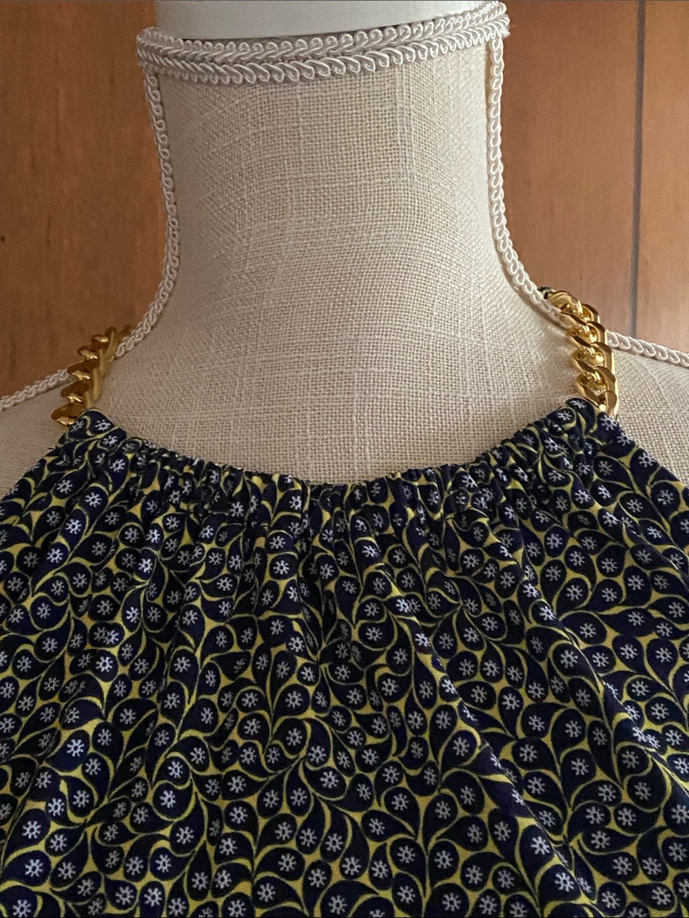 Michael Kors Navy Yellow & White Chain Shoulder Knee Length Dress - Picture 2 of 16